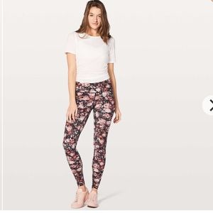 EUC Lululemon wunder under peony tights
